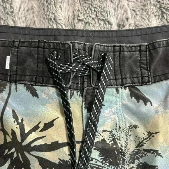 🖤💙 Quicksilver Highline Swim Shorts - Picture 4 of 9